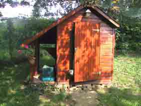 chalet de pension avec enclos de 70 m2 herbe et arbres